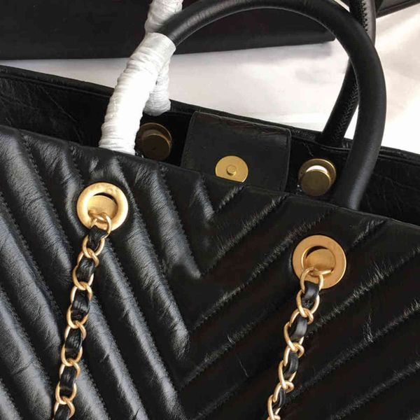 7a+designers new style large shoulder bags imported palm print gold metal fittings 57974 the inner cloth bag is equipped with layer fashion1
7a+designers new style large shoulder bags imported palm print gold metal fittings 57974 the inner cloth bag is equipped with layer fashion1