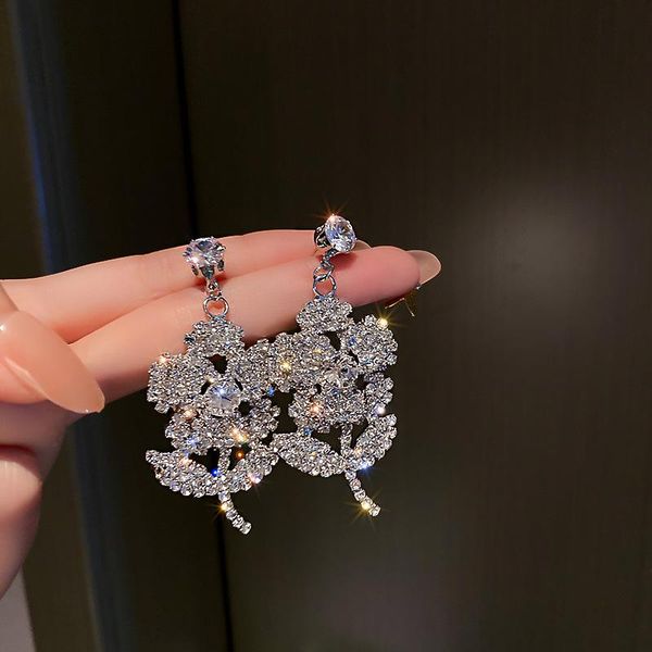 dangle & chandelier 2021 shining elegant crystal rose flower drop earrings for women girls luxury full rhinestone jewelry brinco, Silver
dangle & chandelier 2021 shining elegant crystal rose flower drop earrings for women girls luxury full rhinestone jewelry brinco, Silver
