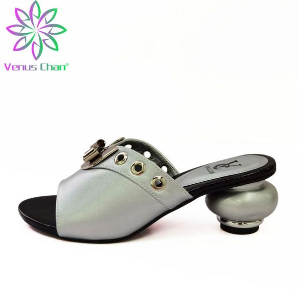 dress shoes 2021 slippers silver color african women with crystal flower nigerian ladies selling for garden party, Black
dress shoes 2021 slippers silver color african women with crystal flower nigerian ladies selling for garden party, Black