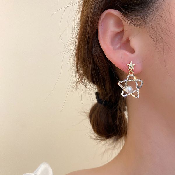 925 silver needle pearl inlaid diamond five pointed star earrings japanese and fashion fengsen series fresh earrings simple personality, Golden;silver
925 silver needle pearl inlaid diamond five pointed star earrings japanese and fashion fengsen series fresh earrings simple personality, Golden;silver