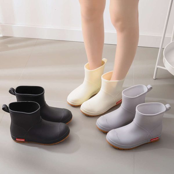boots fashion rain shoes female students wear water boots outside the middle tube of boots , non slip and wear-resistant shoes, fashion, Black
boots fashion rain shoes female students wear water boots outside the middle tube of boots , non slip and wear-resistant shoes, fashion, Black