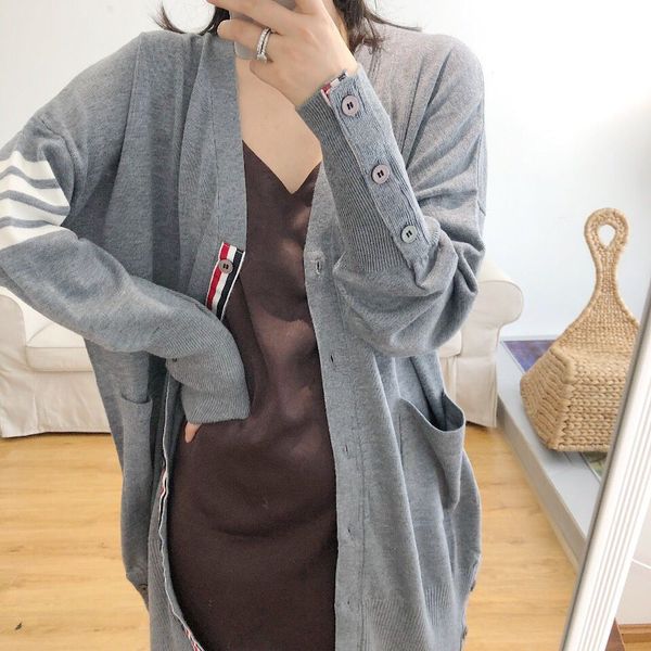 21 autumn winter korean version four bar arm stripe tb knitted v-neck cardigan coat casual versatile medium and long style, White;black
21 autumn winter korean version four bar arm stripe tb knitted v-neck cardigan coat casual versatile medium and long style, White;black