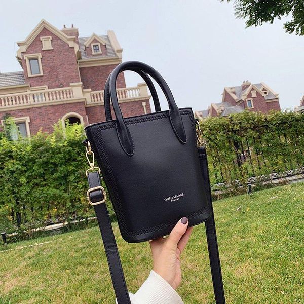 shoulder bags 2021 bucket bag for women leather handbag embroidered luxury female design crossbody
shoulder bags 2021 bucket bag for women leather handbag embroidered luxury female design crossbody