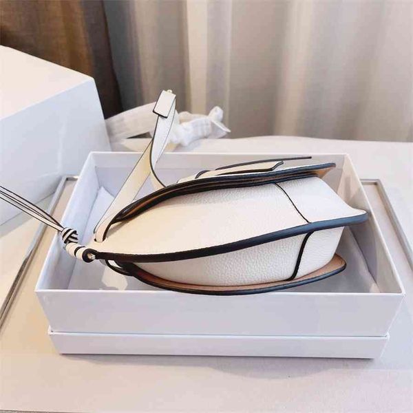luxurys designers bags saddle bag bow tie girlish sense low-key design gift box 25*15cm flap handbag crossbody wallet
luxurys designers bags saddle bag bow tie girlish sense low-key design gift box 25*15cm flap handbag crossbody wallet