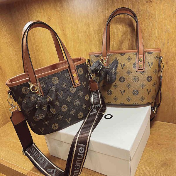 2022 factory wholesale fashionable basket versatile printed portable tote bag leisure messenger shoulder bag
2022 factory wholesale fashionable basket versatile printed portable tote bag leisure messenger shoulder bag