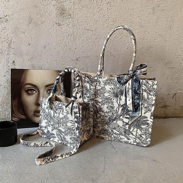 cross body 2021 large-capacity embroidery niche portable cotton linen canvas single-shoulder crossbody diagonal women tote designer bag
cross body 2021 large-capacity embroidery niche portable cotton linen canvas single-shoulder crossbody diagonal women tote designer bag