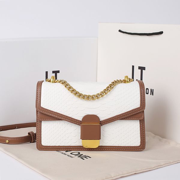 new handbags hong kong leather contrast silk scarf small square armpit 2021 messenger bag factory direct sale
new handbags hong kong leather contrast silk scarf small square armpit 2021 messenger bag factory direct sale