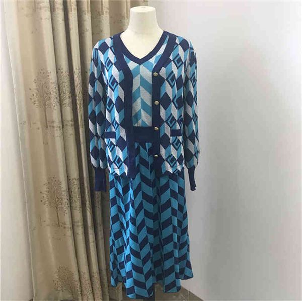 2022 factory wholesale new model ni ni's same fashion gold and silver thread leisure suit ice silk knitted cardigan pullover vest skirt, White;black
2022 factory wholesale new model ni ni's same fashion gold and silver thread leisure suit ice silk knitted cardigan pullover vest skirt, White;black