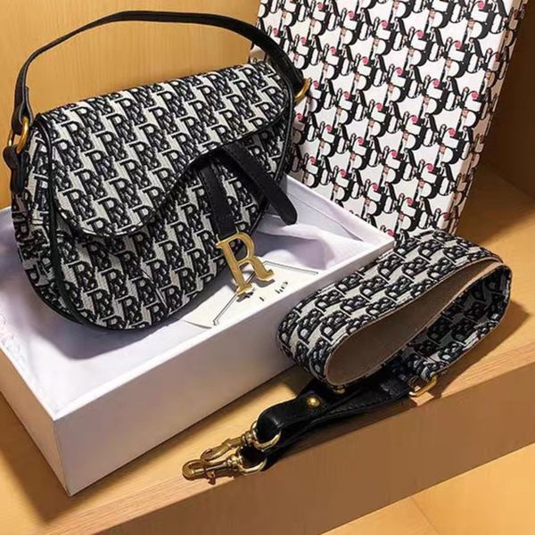 design purse new canvas saddle bag fashion wide shoulder belt messenger bag portable
design purse new canvas saddle bag fashion wide shoulder belt messenger bag portable
