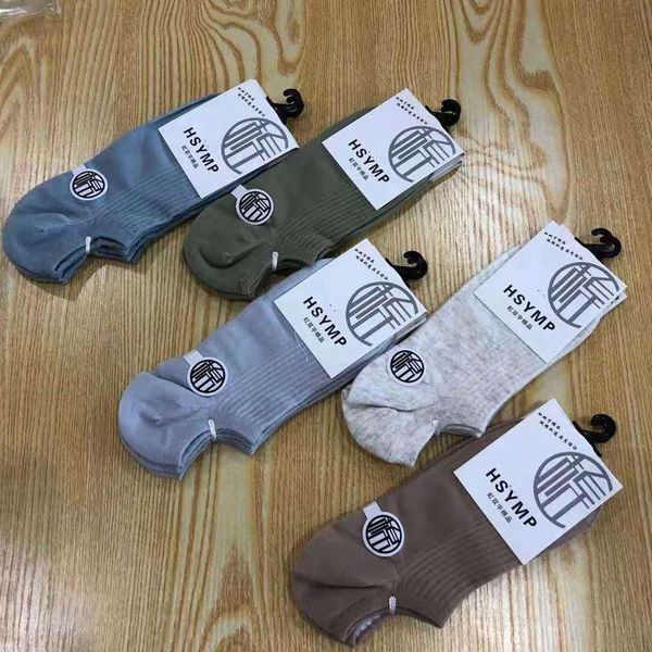 spring and summer men's invisible pure color boat rainbow shuangyu imitation double needle light mouth cotton socks, Black
spring and summer men's invisible pure color boat rainbow shuangyu imitation double needle light mouth cotton socks, Black