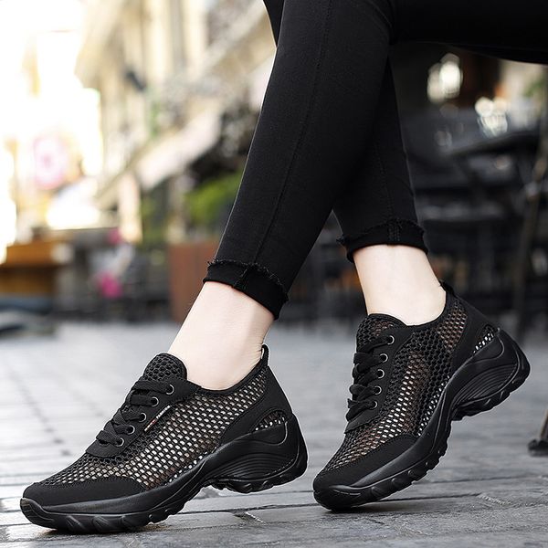 2021 designer running shoes for women white grey purple pink black fashion mens trainers outdoor sports sneakers size 35-42 xc, White;red
2021 designer running shoes for women white grey purple pink black fashion mens trainers outdoor sports sneakers size 35-42 xc, White;red