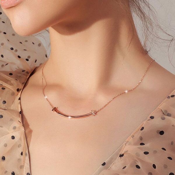 chains 2021 korean gold silver color smiling shaped bend pendant necklaces for women simple fashion party jewelry
chains 2021 korean gold silver color smiling shaped bend pendant necklaces for women simple fashion party jewelry