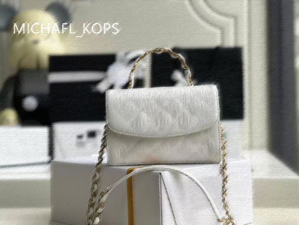 7a women leather bag high end sheepskin one shoulder oblique cross package handbag classic fashion leisure business entertainment
7a women leather bag high end sheepskin one shoulder oblique cross package handbag classic fashion leisure business entertainment