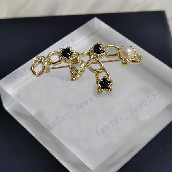 l-c02 designer brooches classic logo letter shape star hollowed out brooch with box, Gray
l-c02 designer brooches classic logo letter shape star hollowed out brooch with box, Gray