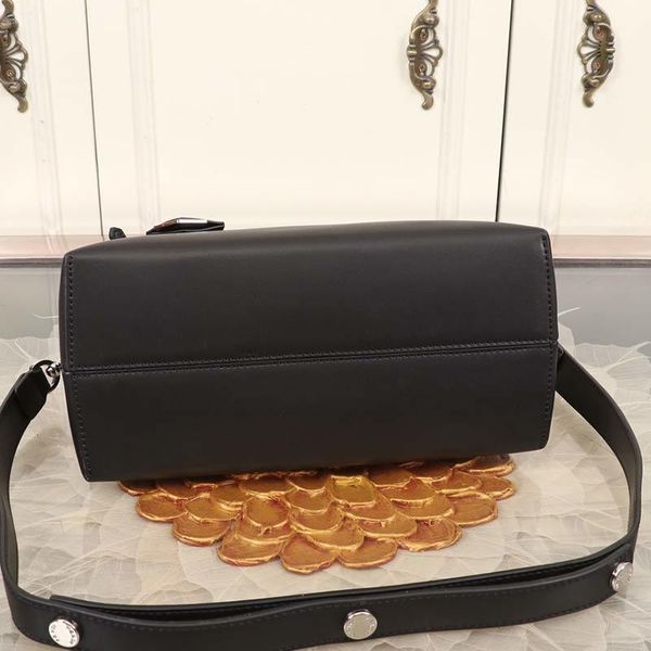 favorite women cowdie crossbody handbag pillow handbag wide interior and lining ladies clutch genuine leather shoulder strap bag
favorite women cowdie crossbody handbag pillow handbag wide interior and lining ladies clutch genuine leather shoulder strap bag