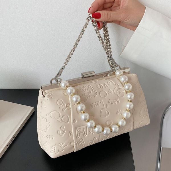 shoulder bags 2021 fashion ladies hand-held pearl chain bag messenger underarm embossed clip texture small female
shoulder bags 2021 fashion ladies hand-held pearl chain bag messenger underarm embossed clip texture small female