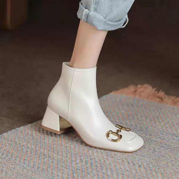 french martin boot's autumn and winter 2021 fashion korean version horse rank buckle square head thick heel side zipper short, Black
french martin boot's autumn and winter 2021 fashion korean version horse rank buckle square head thick heel side zipper short, Black