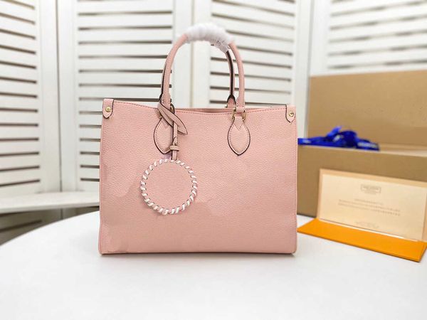 fashion luxurys designers bags onthego medium tote women handbags by the pool monograms embossing shoulder bag
fashion luxurys designers bags onthego medium tote women handbags by the pool monograms embossing shoulder bag