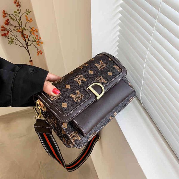 2022 factory wholesale bag women's spring new letter shoulder korean ins fashion printed broadband net red small square bag
2022 factory wholesale bag women's spring new letter shoulder korean ins fashion printed broadband net red small square bag