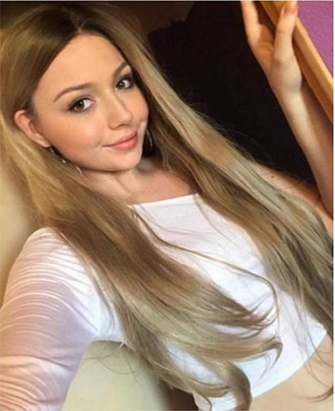 2021 new european and american wig women's fashion temperament golden brown graded wig dyed medium split rose net high temperature silk, Black
2021 new european and american wig women's fashion temperament golden brown graded wig dyed medium split rose net high temperature silk, Black
