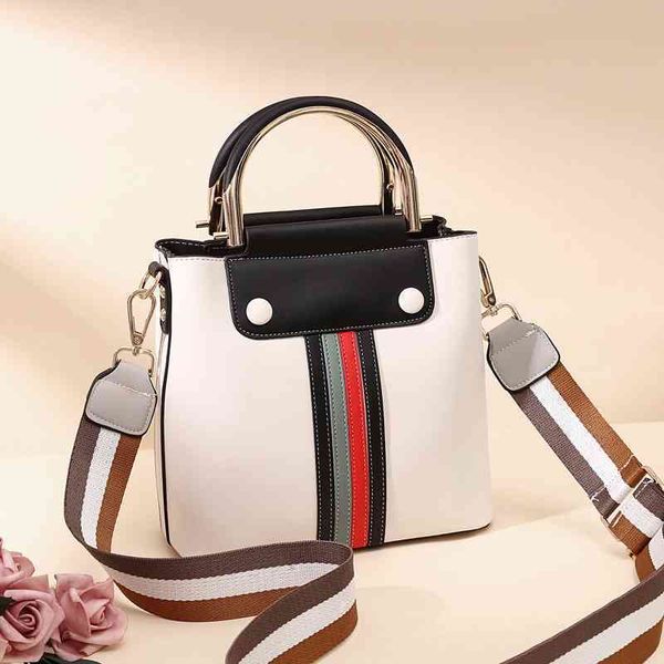 2022 latest handbag factory store women's spring and summer trend red splicing single shoulder
2022 latest handbag factory store women's spring and summer trend red splicing single shoulder
