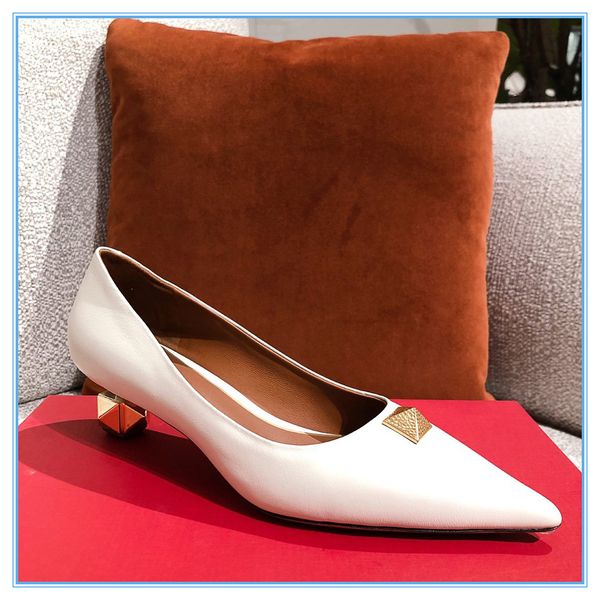 2021 fashion trend designer women beach sandals 5 colors with heels shoes flip flops loafers spring summer shoes with heels wedding dress sa, Black
2021 fashion trend designer women beach sandals 5 colors with heels shoes flip flops loafers spring summer shoes with heels wedding dress sa, Black
