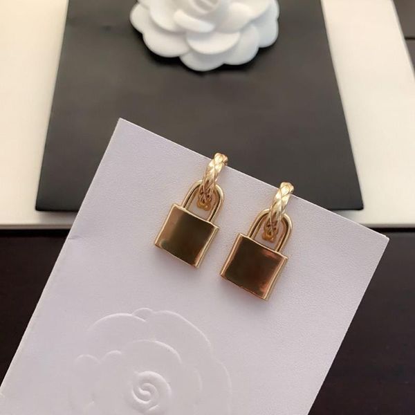 stud brand yellow gold color fashion jewelry woman crystal earrings stamp party water drop lock design, Golden;silver
stud brand yellow gold color fashion jewelry woman crystal earrings stamp party water drop lock design, Golden;silver