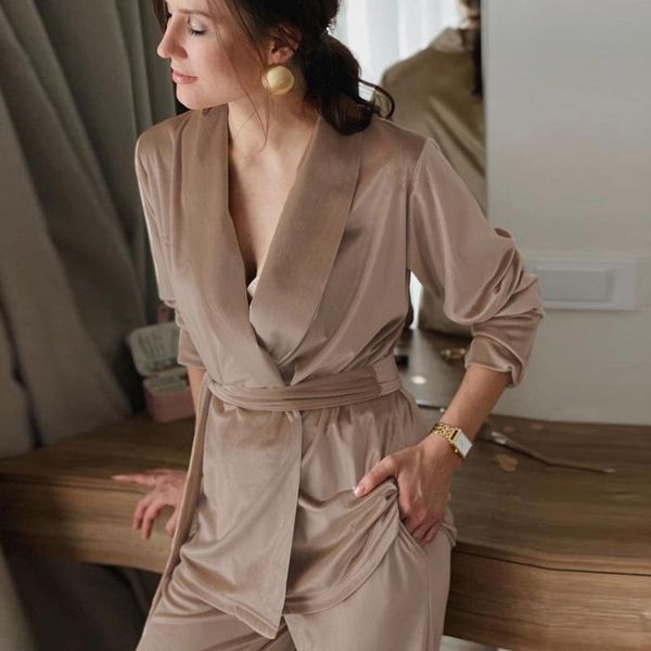 khaki spring sleepwear bathrobe female warm knitted long sleeve women velvet pajamas with pants nightwear 2021 pajama women's, Black;red 
khaki spring sleepwear bathrobe female warm knitted long sleeve women velvet pajamas with pants nightwear 2021 pajama women's, Black;red