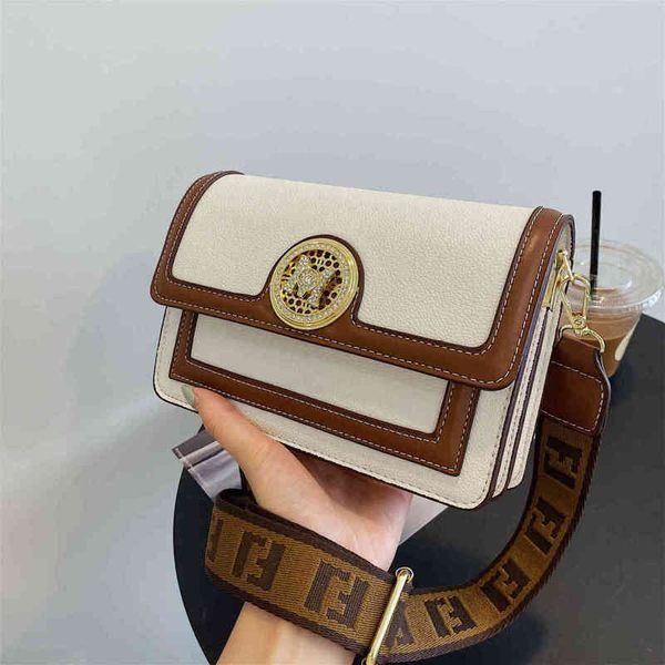 2022 factory wholesale handbag red style one shoulder armpit small square women's summer bag
2022 factory wholesale handbag red style one shoulder armpit small square women's summer bag
