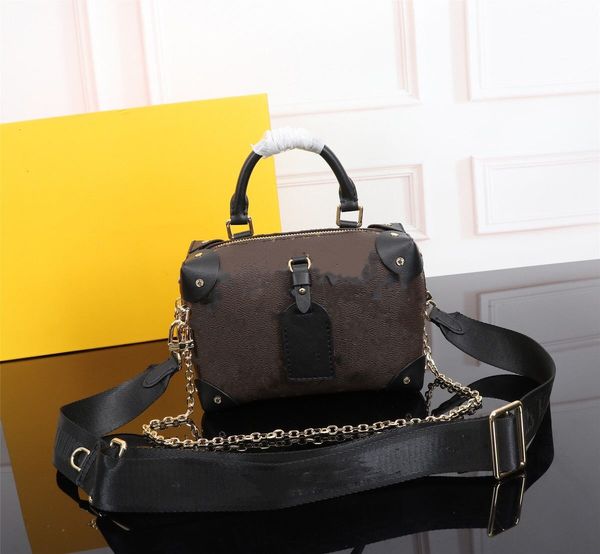 2021 luxury fashion clamshell bag small handbag lady famous brand designer messenger bag lady shoulder bag leather chain lady handbag 1226
2021 luxury fashion clamshell bag small handbag lady famous brand designer messenger bag lady shoulder bag leather chain lady handbag 1226