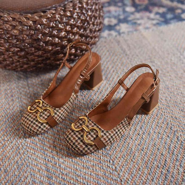 dress shoes moda 7 cm saltos quadrados de alta fivela metal decoração designer sandálias femininas verão nova causa mulas sapatos bombas ys5, Black
dress shoes moda 7 cm saltos quadrados de alta fivela metal decoração designer sandálias femininas verão nova causa mulas sapatos bombas ys5, Black
