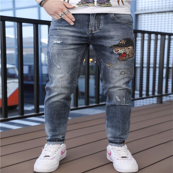 jean european station spring and summer men's fashionable jeans fashion micro-light elastic blue tiger sequins embroidered
jean european station spring and summer men's fashionable jeans fashion micro-light elastic blue tiger sequins embroidered
