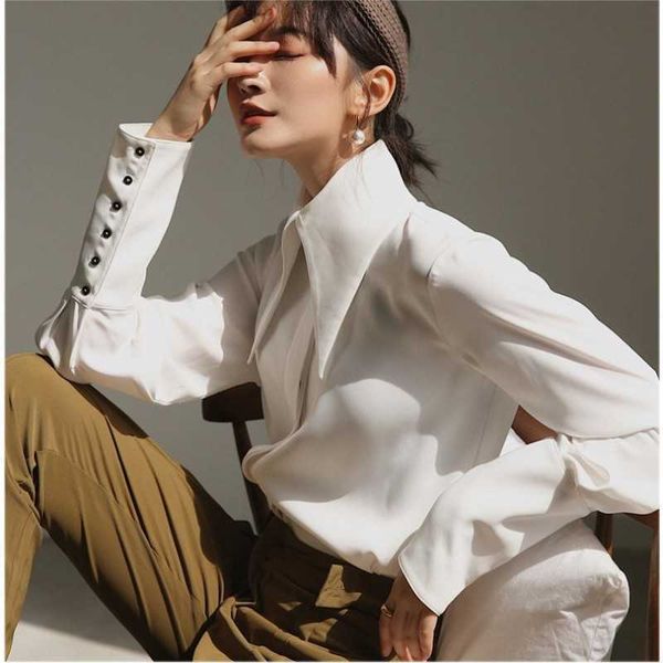spring autumn england style blouse white lantern long sleeve big pointed lapel simple comfortable loose shirt women 210531 
spring autumn england style blouse white lantern long sleeve big pointed lapel simple comfortable loose shirt women 210531