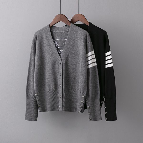 spring and autumn loose v-neck sweater cardigan new long sleeve korean stripe net red sweater coat, White;black
spring and autumn loose v-neck sweater cardigan new long sleeve korean stripe net red sweater coat, White;black