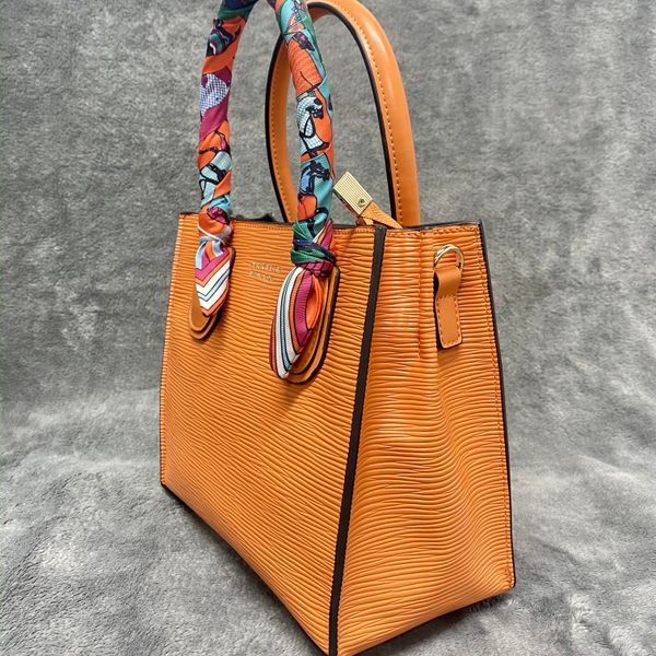 handbag inclined shoulder bag oblique cross package ladies handbags cowhide design style
handbag inclined shoulder bag oblique cross package ladies handbags cowhide design style