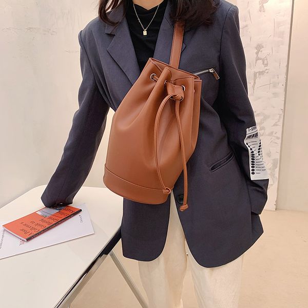 autumn new bag trendy red and bags fashion bucket women temperament 2021 net winter shoulder simple messenger tfami
autumn new bag trendy red and bags fashion bucket women temperament 2021 net winter shoulder simple messenger tfami
