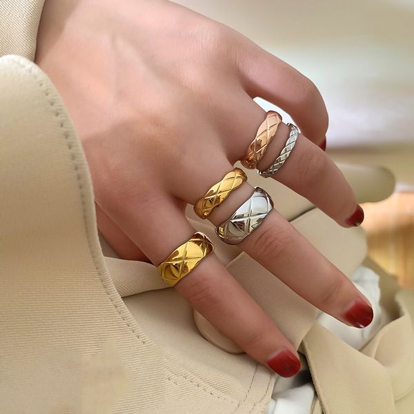 design jewelry high texture rhombic checkered ring is versatile. wang yibo's same hand washing non fading titanium steel couple, Silver 
design jewelry high texture rhombic checkered ring is versatile. wang yibo's same hand washing non fading titanium steel couple, Silver