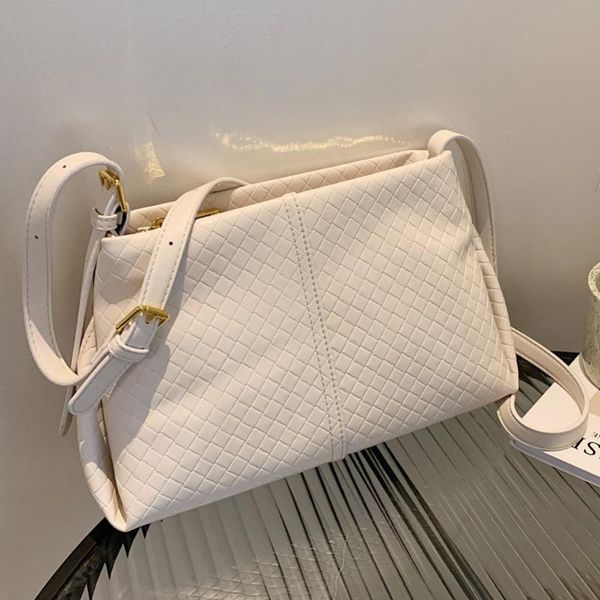 evening bags european and american high-quality ladies summer woven shoulder bag2021 female bag net red fashion messenger small square
evening bags european and american high-quality ladies summer woven shoulder bag2021 female bag net red fashion messenger small square