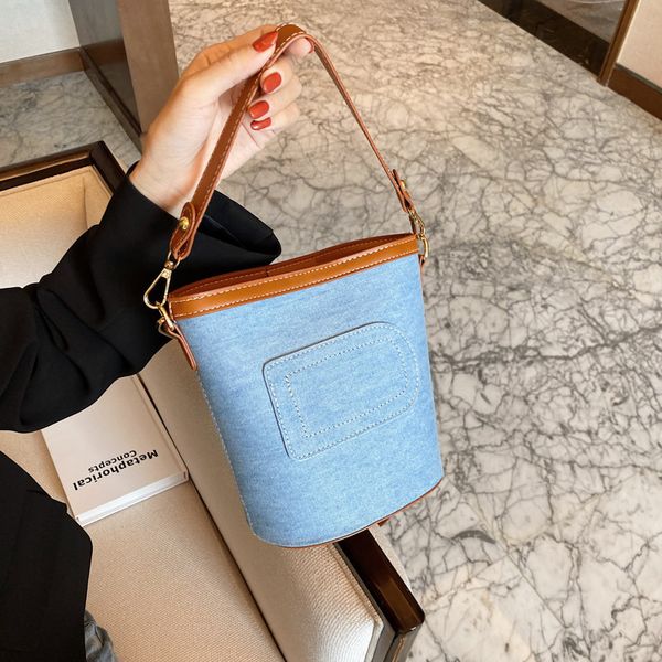 women's bucket bag fashion canvas new splicing diagonal handbag 
women's bucket bag fashion canvas new splicing diagonal handbag