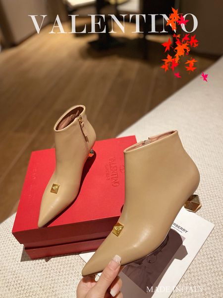 2022 winter women dress boots high heels design leather boot knitted sock-like flats biker luxury designer shoes tall ankle booties with log, Black
2022 winter women dress boots high heels design leather boot knitted sock-like flats biker luxury designer shoes tall ankle booties with log, Black