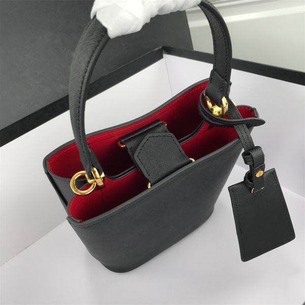 design handbag women's solid color square leather clutch and shoulder bag are available in variety of colors
design handbag women's solid color square leather clutch and shoulder bag are available in variety of colors