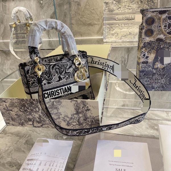 luxury handbags and storage bags christian 2021 new diana bag jacquard embroidery black old flower portable messenger wo
luxury handbags and storage bags christian 2021 new diana bag jacquard embroidery black old flower portable messenger wo