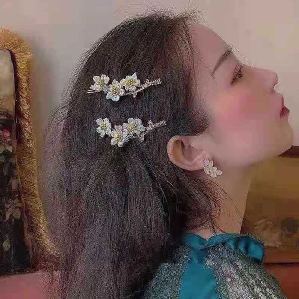 super fairy natural pearl hairpin plum blossom side elegant temperament hair accessories female, Golden;silver
super fairy natural pearl hairpin plum blossom side elegant temperament hair accessories female, Golden;silver