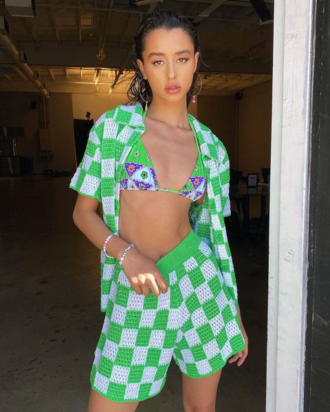 2021 casual knit lounge wear women tracksuit summer shorts set green plaid shirt loose shorts two piece set, White
2021 casual knit lounge wear women tracksuit summer shorts set green plaid shirt loose shorts two piece set, White