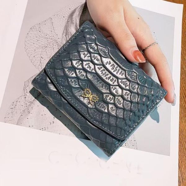 wallets womens fold purses genuine leather fashion crocodile pattern wallet luxury design hasp purse small women, Red;black
wallets womens fold purses genuine leather fashion crocodile pattern wallet luxury design hasp purse small women, Red;black
