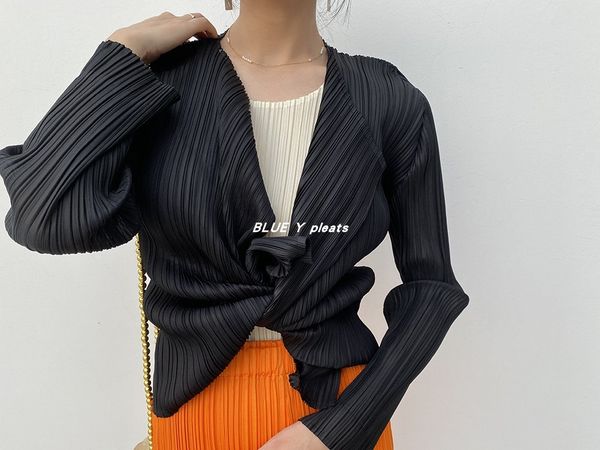 hoodie miyake in black winter women's jacket woman's temperament lady crammed cardigans thin long sleeve
hoodie miyake in black winter women's jacket woman's temperament lady crammed cardigans thin long sleeve