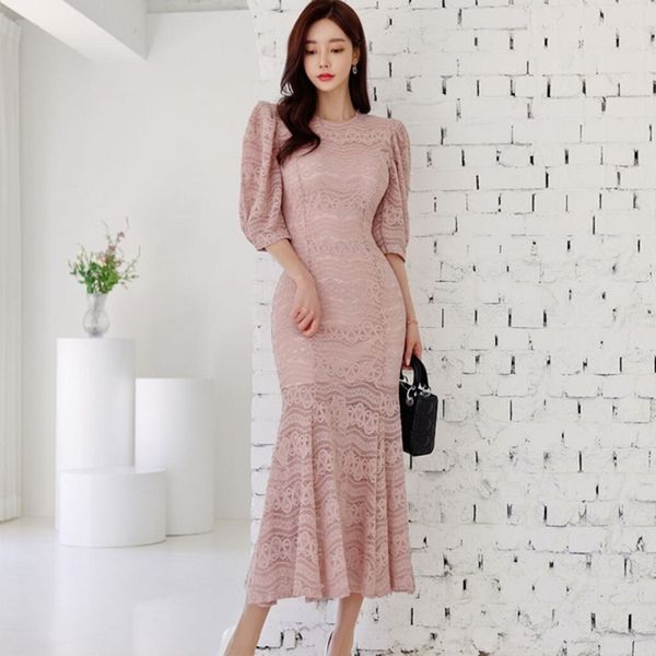 korea summer women elegant hollow out pink black lace temperament party dress half sleeve o neck slim mermaid long dress 210514, Black;gray
korea summer women elegant hollow out pink black lace temperament party dress half sleeve o neck slim mermaid long dress 210514, Black;gray