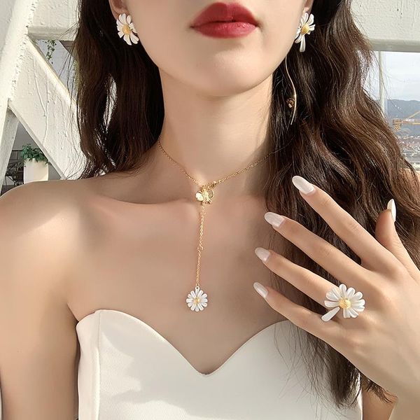 pendant necklaces lifefontier korean elegant white daisy bee for women fashion 2021 adjustable copper necklace female jewelry, Silver
pendant necklaces lifefontier korean elegant white daisy bee for women fashion 2021 adjustable copper necklace female jewelry, Silver