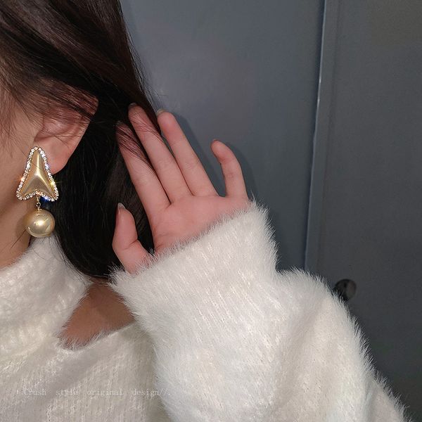 real gold electroplating 925 silver needle diamond pearl irregular triangle earrings fashion temperament design earrings
real gold electroplating 925 silver needle diamond pearl irregular triangle earrings fashion temperament design earrings