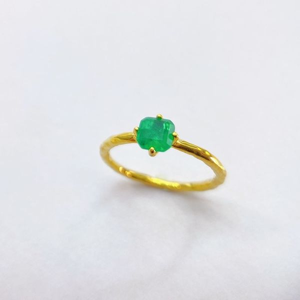 new japanese and korean ins simple fashion 18k real electroplating gold micro inlaid green closed female index finger ring, Black
new japanese and korean ins simple fashion 18k real electroplating gold micro inlaid green closed female index finger ring, Black
